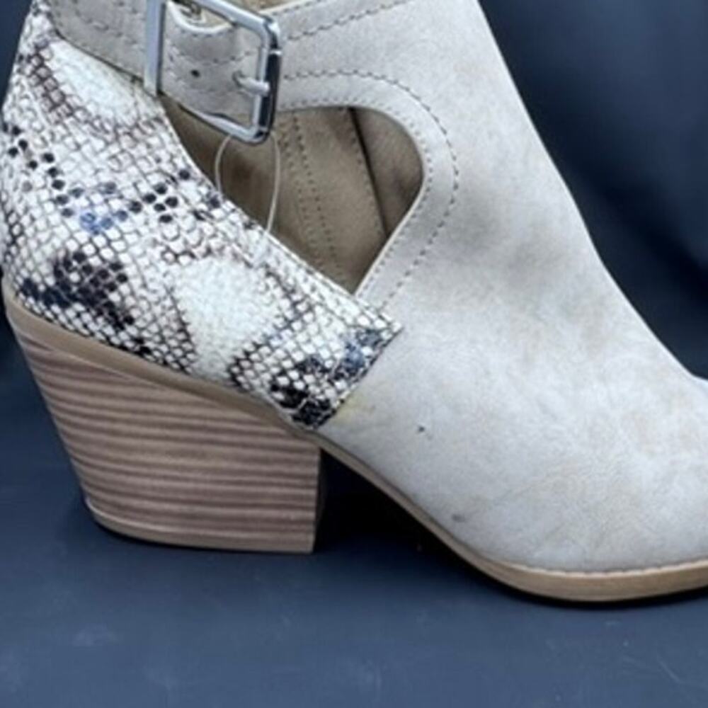 "SEVEN DIALS" Snakeskin Pattern Bootie, Pointed Toe, Buckle Strap,Sz 9.5,Cowgirl